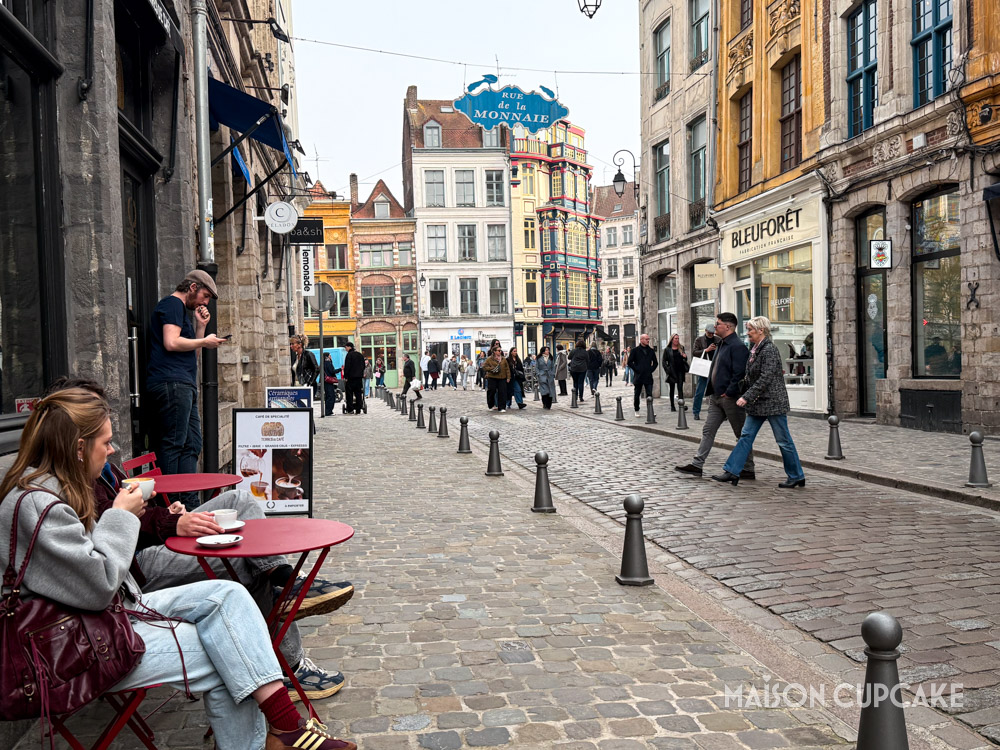 Café and shoppers in Rue de la Monnaie, Lille
