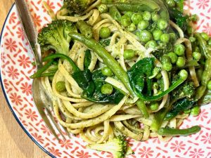 One-Pot Pesto Spaghetti with Broccoli, Spinach & Peas