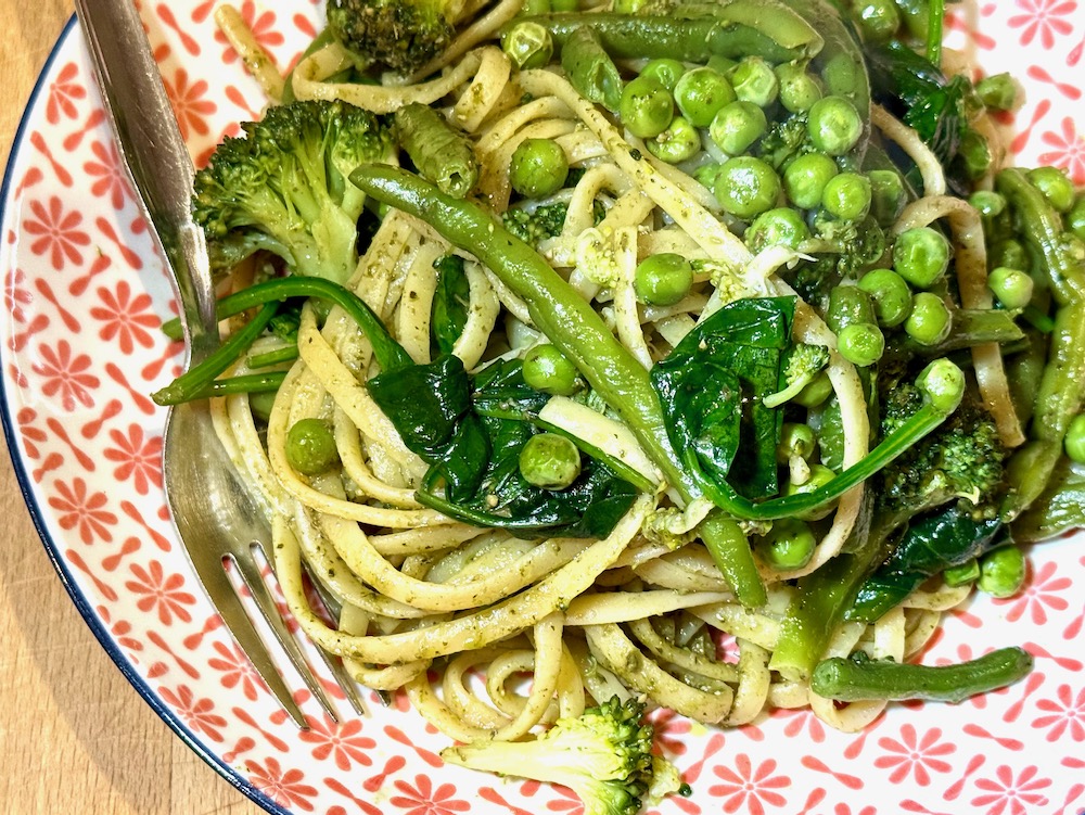 One-Pot Pesto Spaghetti with Broccoli, Spinach & Peas